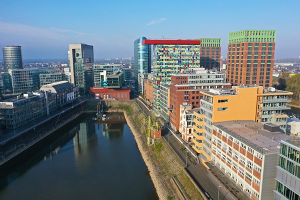 Medienhafen Düsseldorf aus der Luft - Tolle Fotos sind per Drohne möglich - Drohnenflüge können Sie bei Foto Wolff buchen
