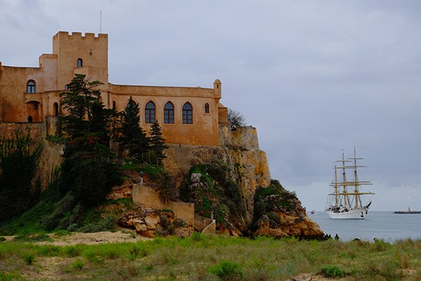 Foto Wolff-Foto des Monats Dezember 2018: Besuch der Gorch Fock in Portimao, Portugal, von Wilfried Berger